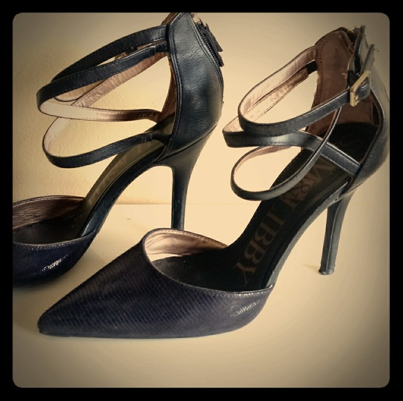 ELEGANT BLACK HEELS - Picture 1 of 6